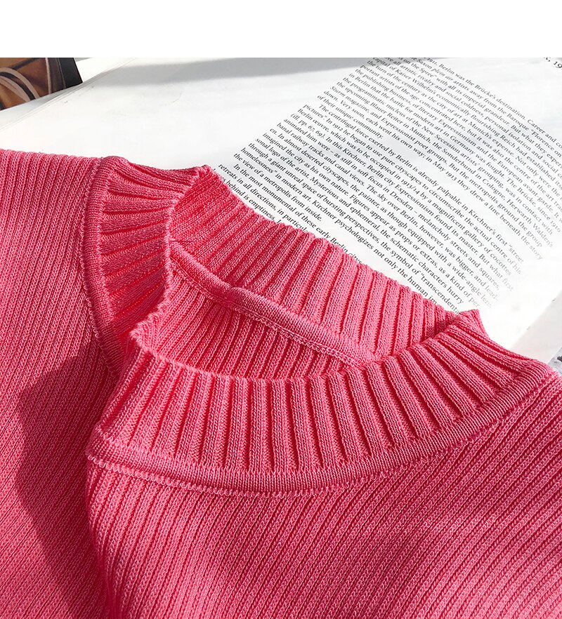 Women's Short Sleeved Knitted Crop Top