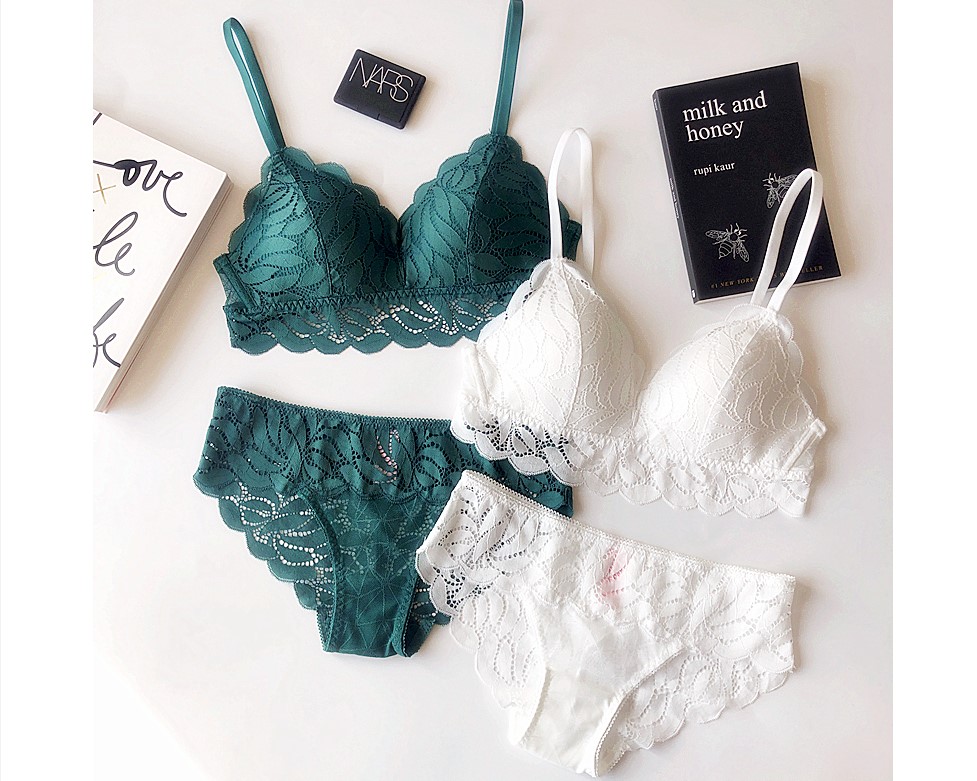 Women's Petal Lace Bra and Panties 2 Pcs Set