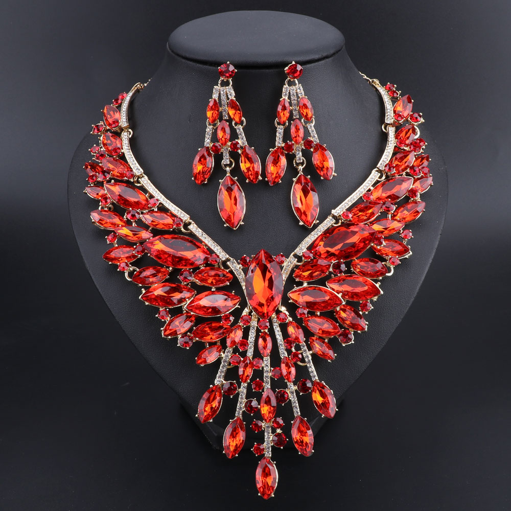 Luxurious Bridal Necklace and Earrings Set