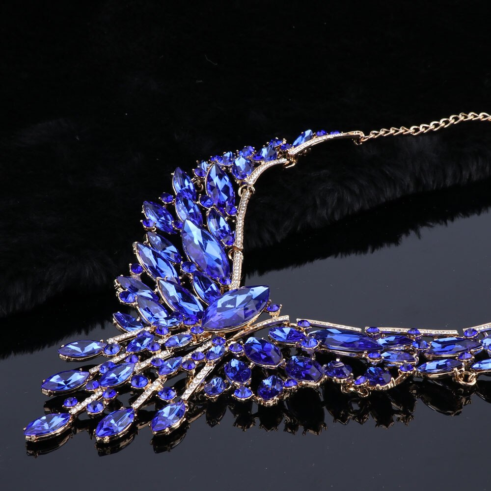 Luxurious Bridal Necklace and Earrings Set