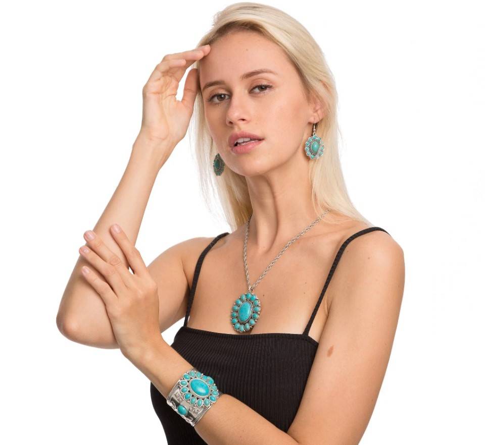 Women's Turquoise Necklace and Earrings Set